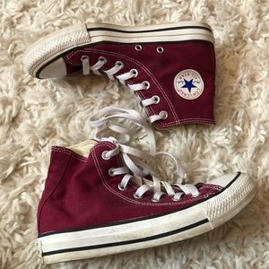 Maroon converse!